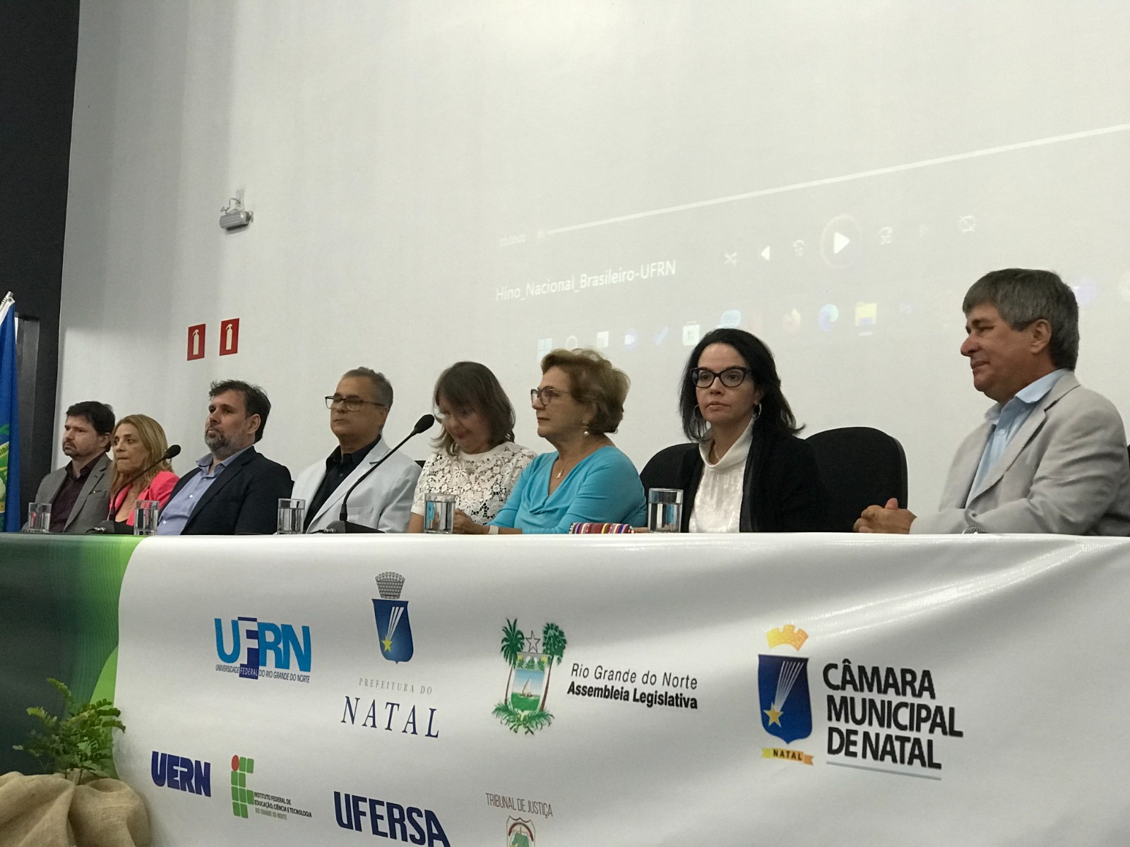 Imagem com várias autoridades, compondo o dispositivo da COP Clima RN.