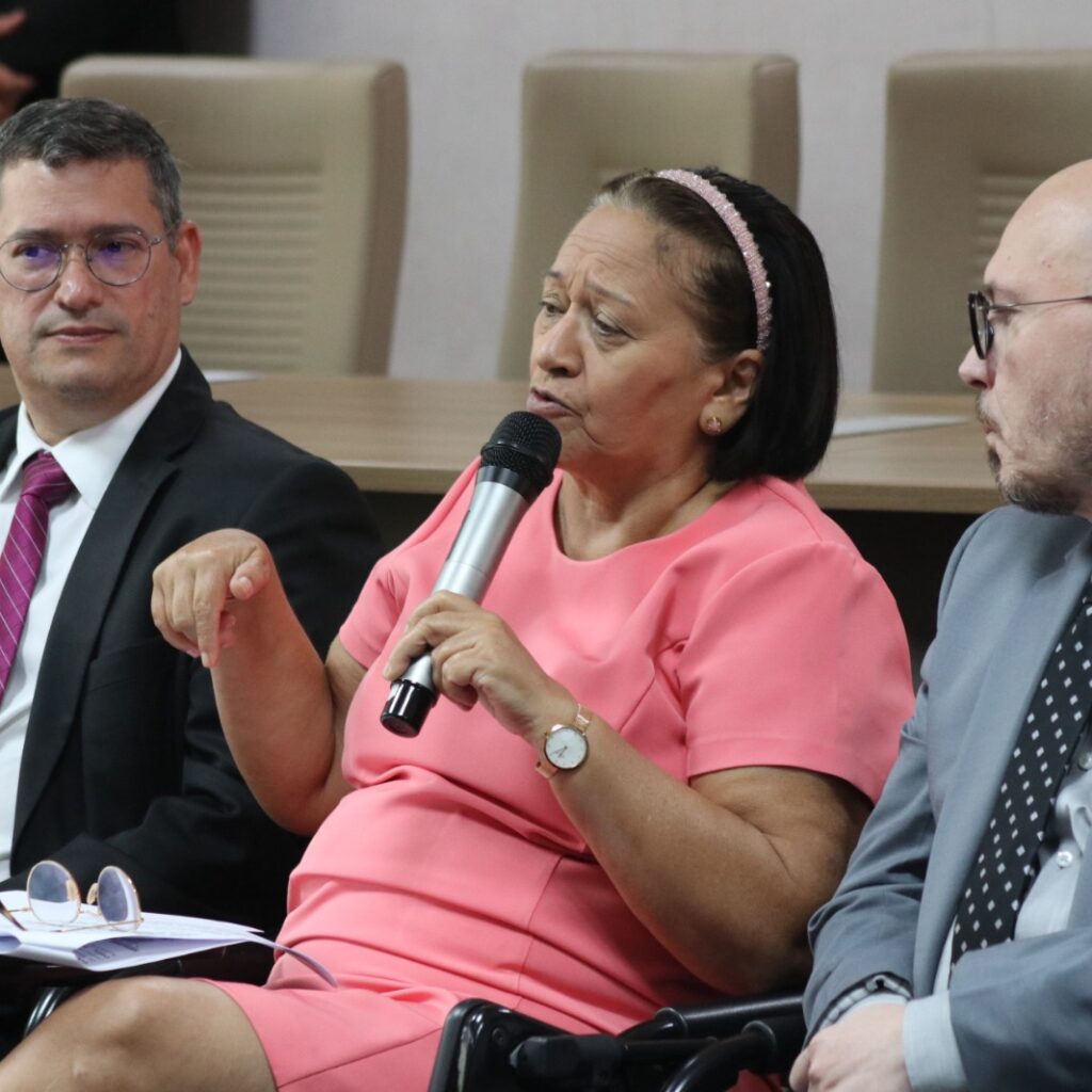 Imagem dos promotores de Justiça Oscar Hugo Ramos e Erickson Girley, ao lado da governadora do RN Fátima Bezerra.