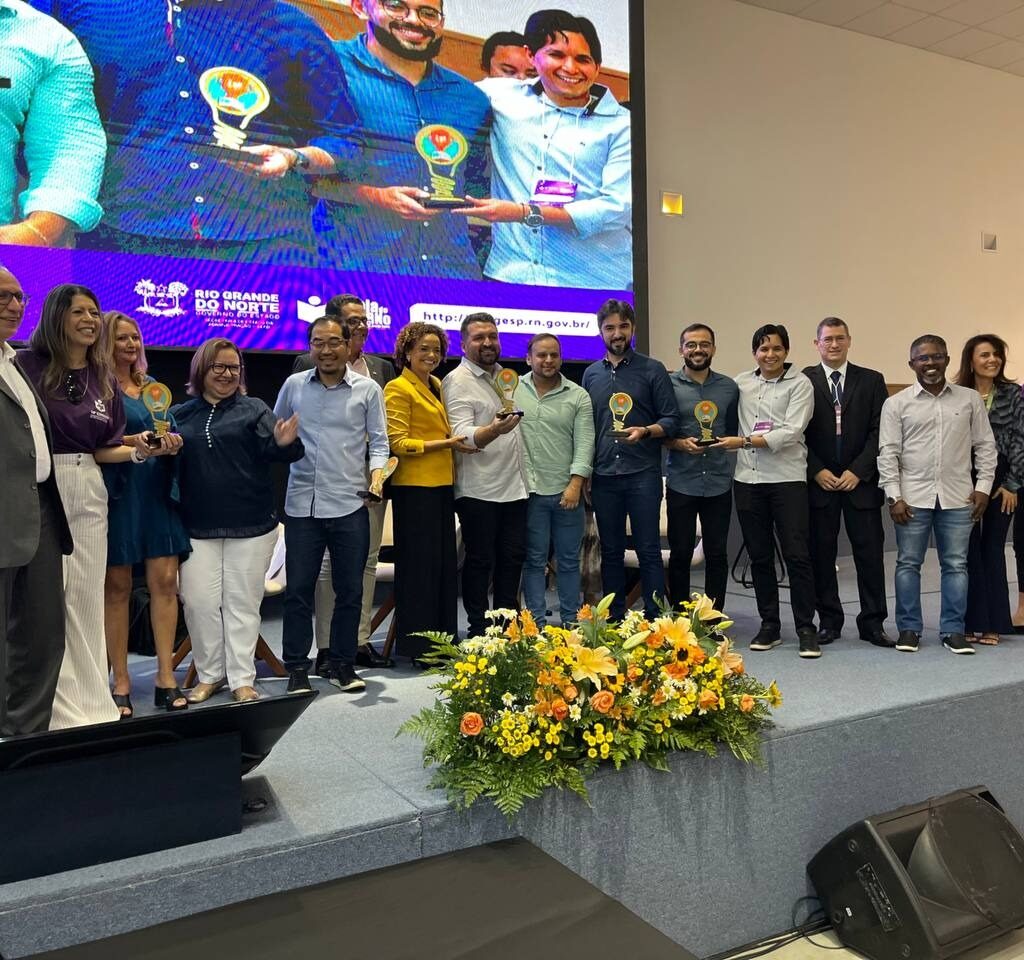 Imagem com os vencedores do Prêmio iNova