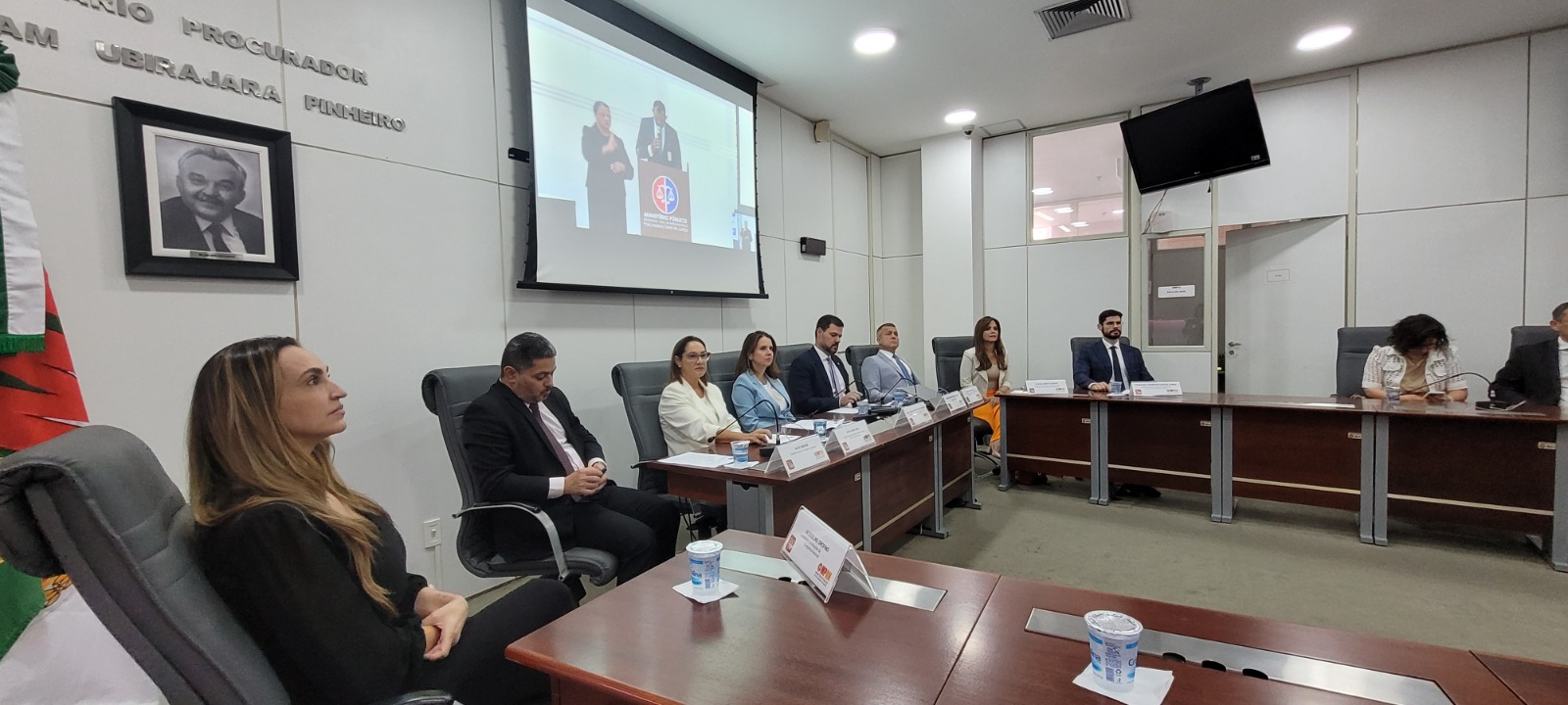 Imagem de várias pessoas sentadas, no plenário da Procuradoria-Geral de Justiça, durante solenidade de abertura de correição do CNMP.