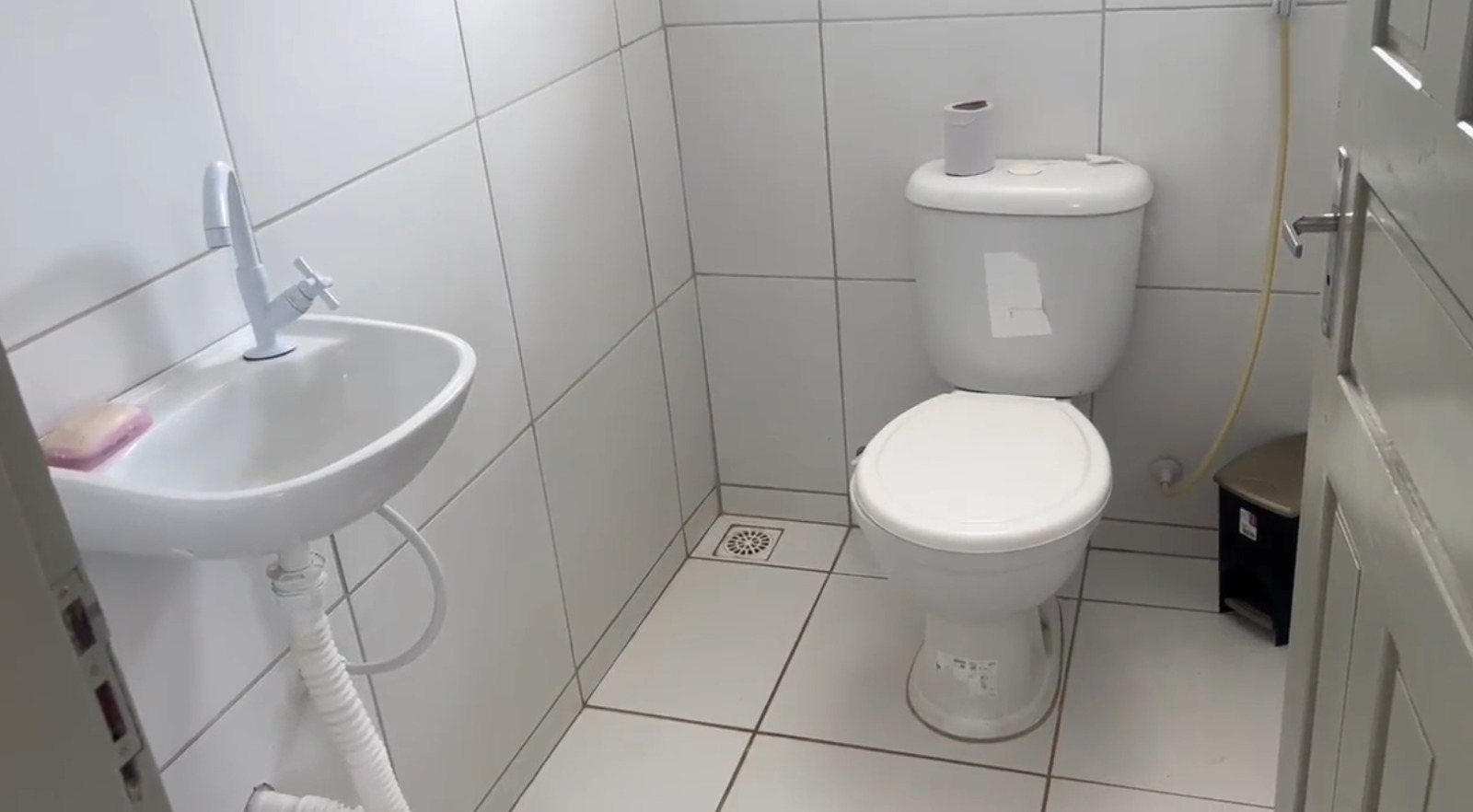 Imagem de banheiro feita durante fiscalizacao da escola Unidade XXVI João Abílio em Umarizal