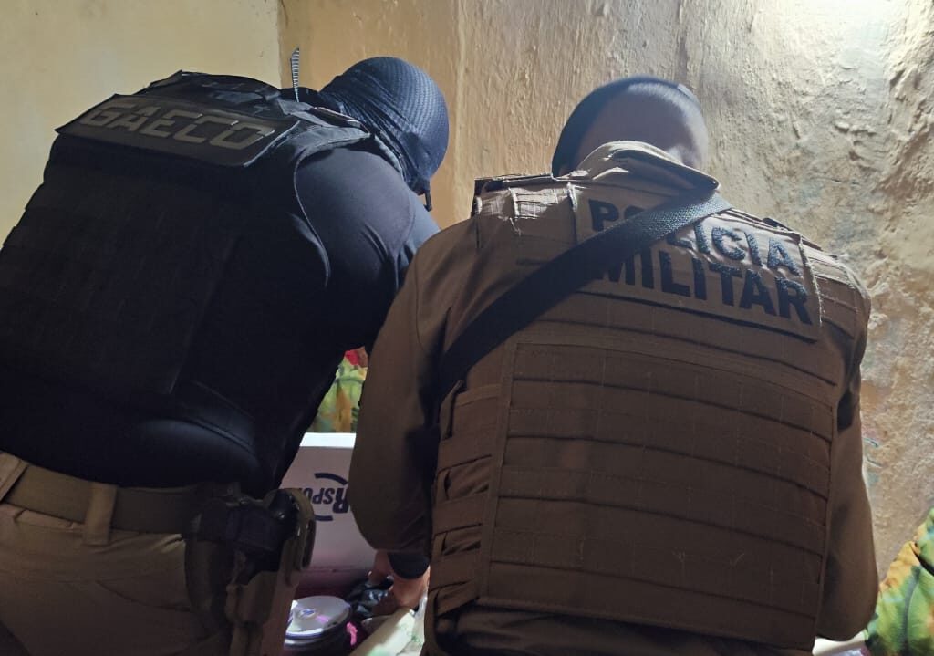 policiais cumprem mandados na Bahia