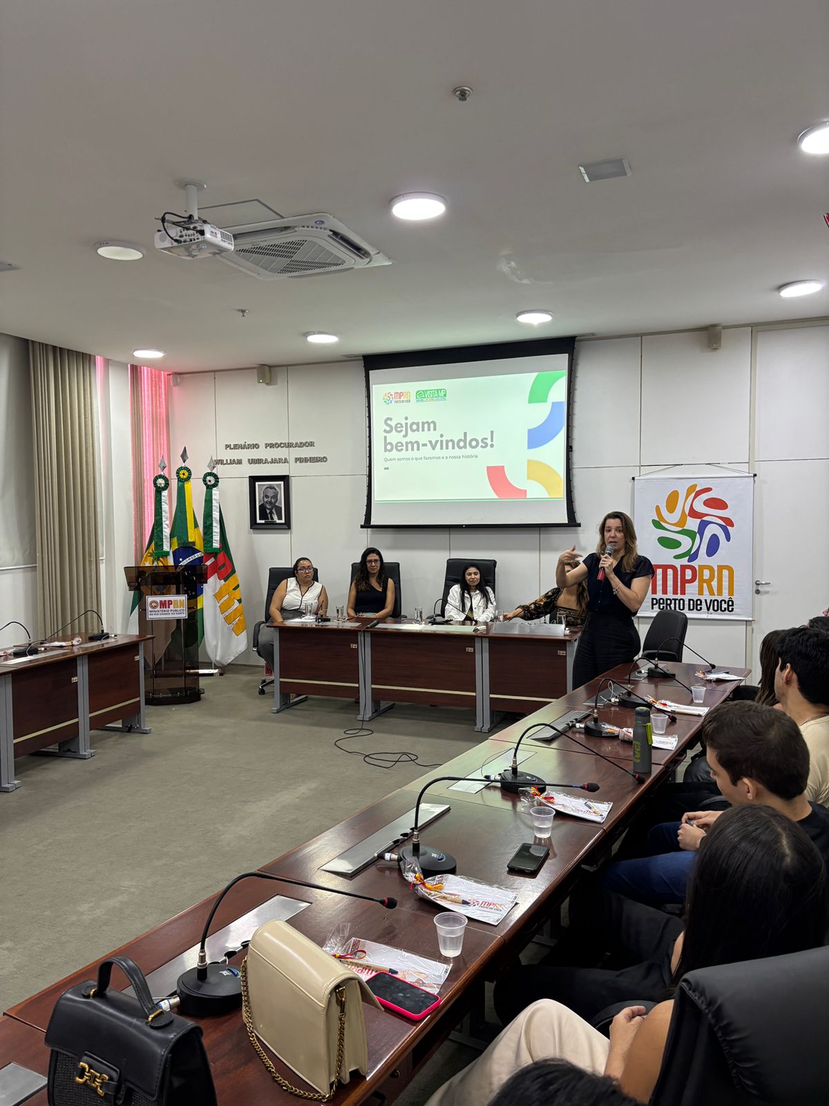 MP Recebe alunos no auditório