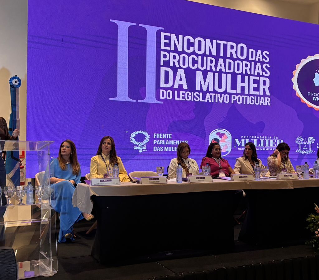 palco com autoridades na solenidade de abertura do encontro