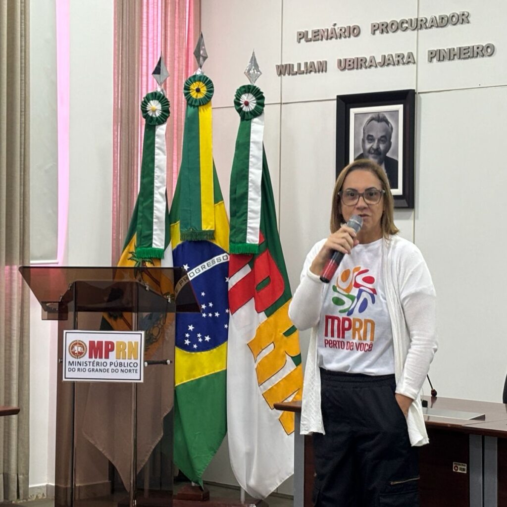 imagens dos alunos sendo recebidos no plenario da PGJ
